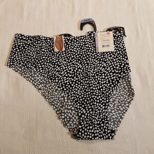 Secret Treasures women's size XXL or 20 scalloped no show Cheeky panties